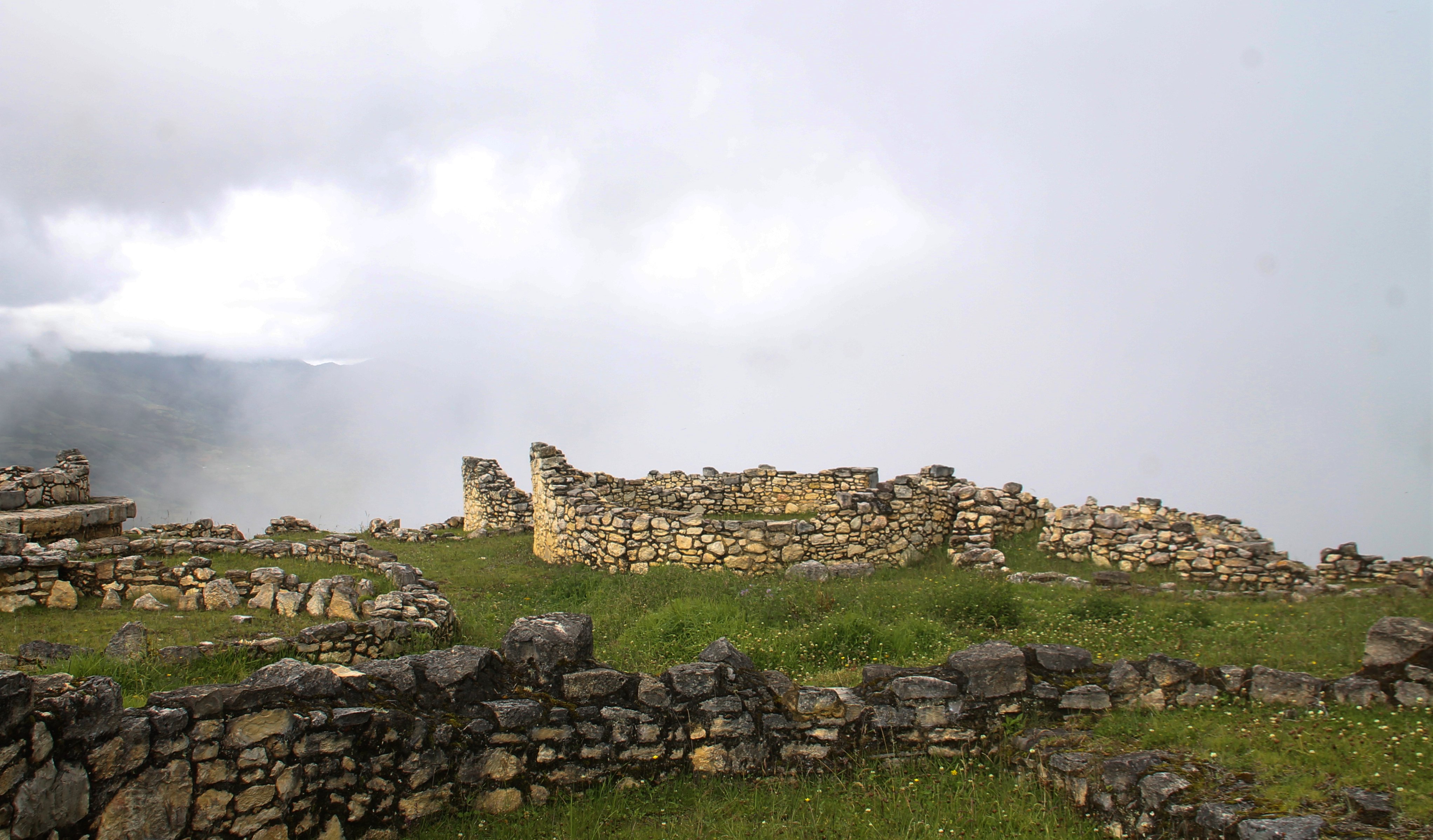 Über den Wolken: Die Ruinen der Chachapoya-Festung Kuelap