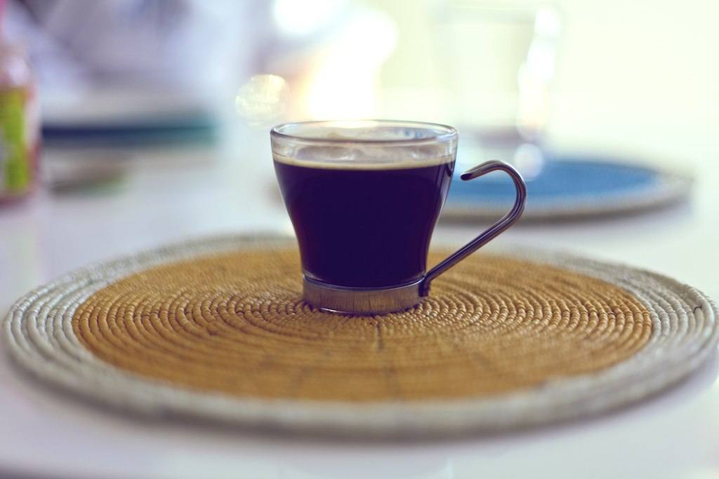 Erstmal Kaffee - egal, wie spät es ist. Quelle: Flickr.