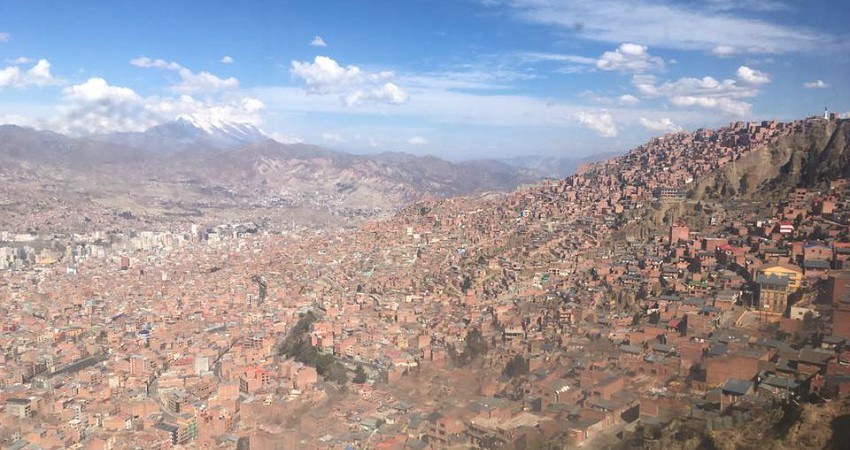 Praktikum in La Paz: Eine beeindruckende Stadt, wo es immer viel zu entdecken gibt. Blick auf die Stdat von den Hügeln von El Alto aus.