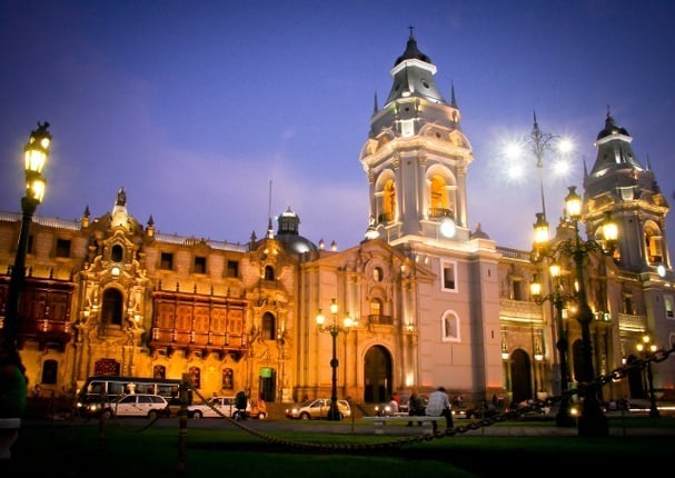 Top 10 Peru Highlights: Die Hauptstadt Lima mit ihrer faszinierenden Mischung aus Tradition und Moderne.