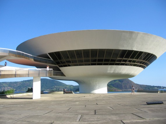 Oscar Niemeyer Gebäude: Museo_Niteroi