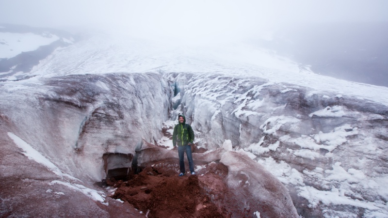 Bis zum Beginn der Eisschicht des Gipfelgletschers kann man wandern, ab dann geht es nur noch für Bergsteiger weiter hinauf zum Cotopaxi.