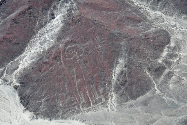 Der "Astronaut" ist eine der Nazca-Figuren. Manche sagen, er sei ein Kunstwerk Außerirdischer.