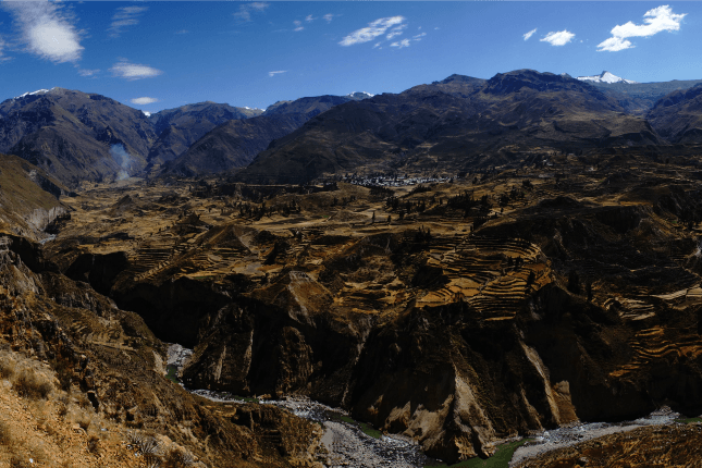 Der Colca Canyon bietet fantastische Ausblicke auf Schluchten und vorbeiziehende Kondore