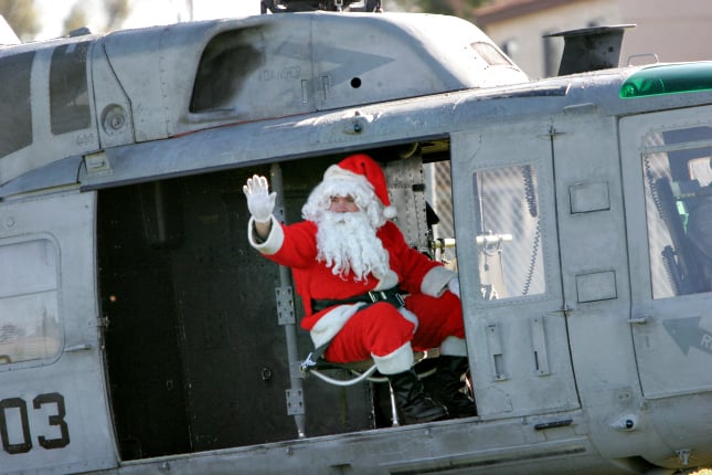 Weihnachten in Südamerika: In Brasilien fliegt der Weihnachtsmann mit dem Hubschrauber ins Stadium