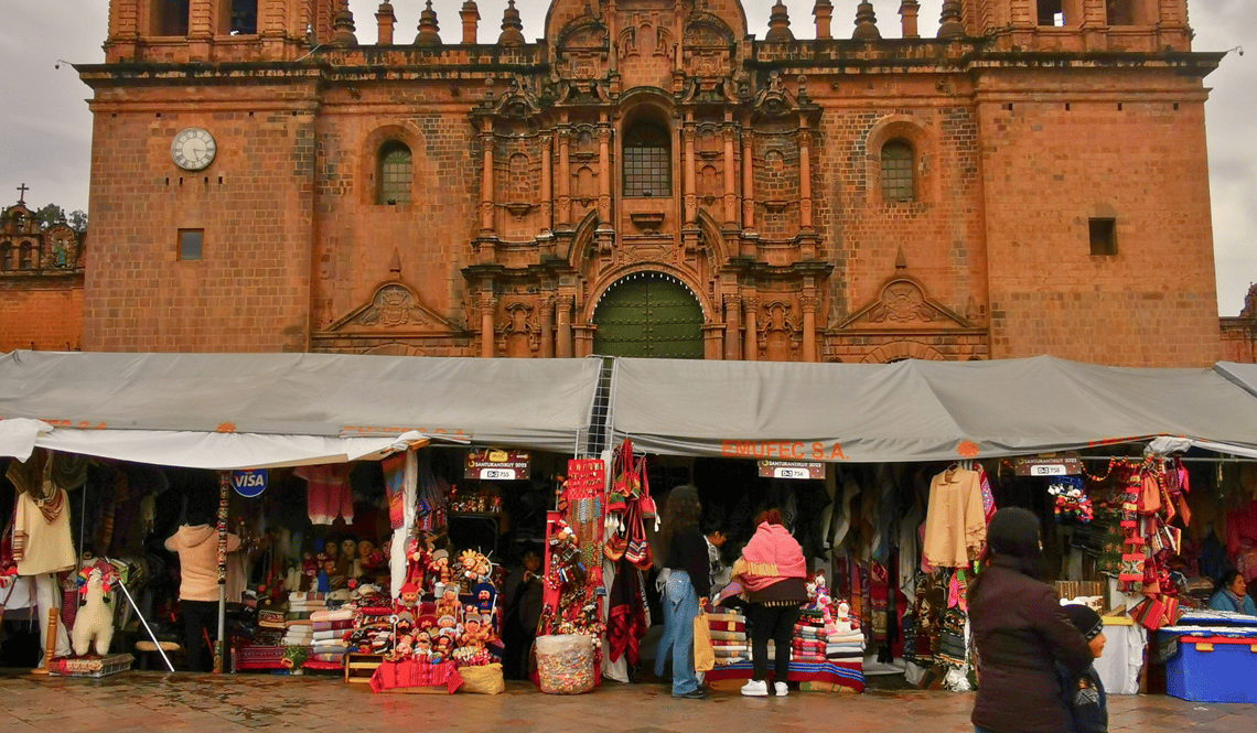 Santurantikuy Market